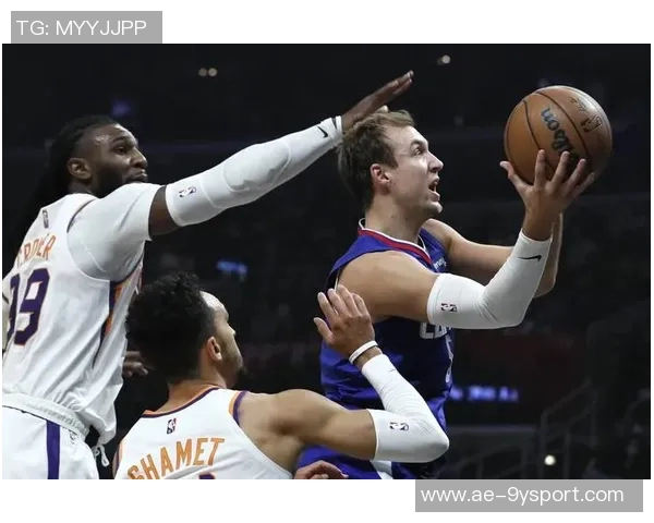 老船长保罗半场表现抢眼9助攻3分1板正负值高达25